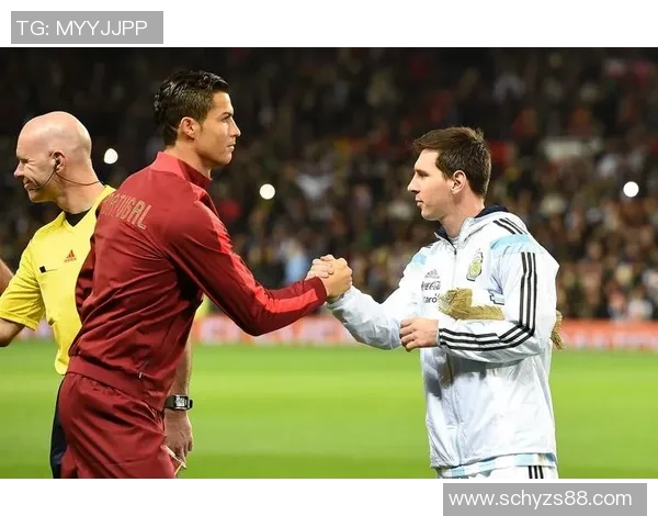 外国足球明星同框合影展现足球魅力与友谊的精彩瞬间